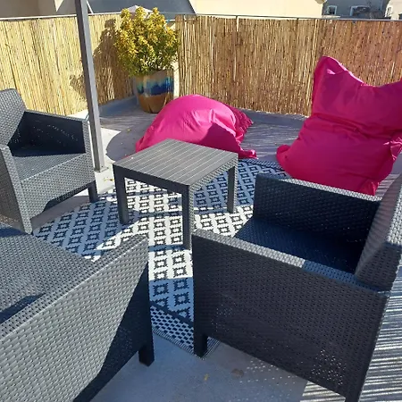 Romantic Tiny House With Private Terrace And Shared Pool